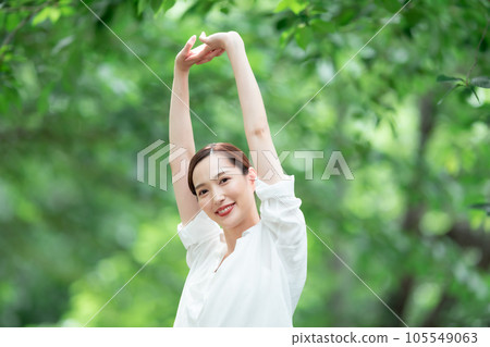 Fresh green refresh woman Fresh green refresh woman 105549063