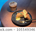 Café croissant and ice latte 105549346