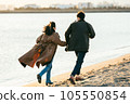 A couple looking out to the sea 105550854