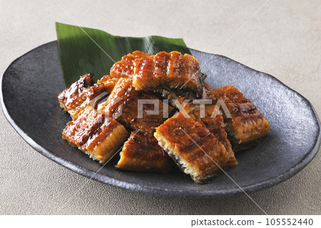 烤細碎的日本鰻魚 105552440