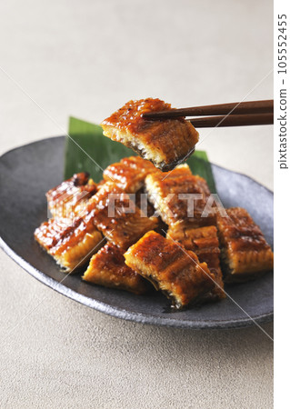 烤細碎的日本鰻魚 烤細碎的日本鰻魚 105552455