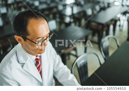 doc, doctor, physician 105554910