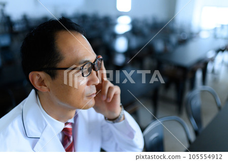 doc, doctor, physician 105554912