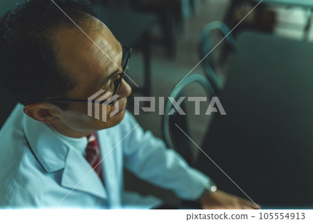 doc, doctor, physician 105554913