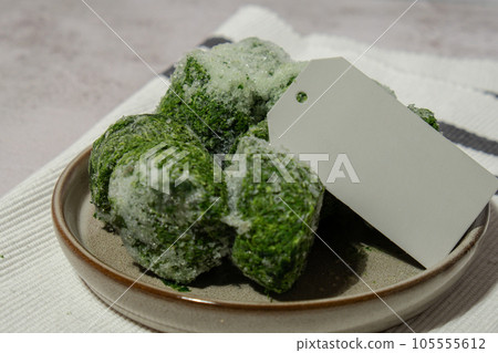 Frozen food spinach cubes with empty paper note copy space for text homemade. Harvesting concept. Stocking up vegetables for winter storage 105555612