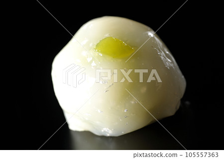 Japanese sweets, tea confectionery, manju, black background 105557363