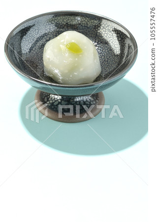 Japanese sweets, confectionery for tea ceremony, steamed buns 105557476