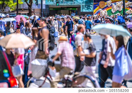 Japan's Tokyo Cityscape Shock!・Go there... A crazy bicycle that cuts into the crowd... Even if it comes into contact, it will run without hesitation... = Shibuya 105558200