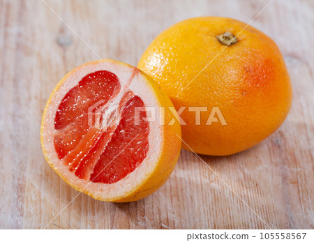 Pink pomelo with chopped slices 105558567