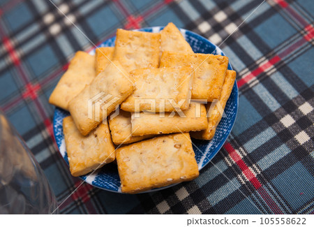 Plate of crispy salted crackers with sesame on table 105558622