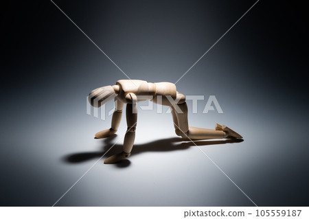 聚光燈和令人失望的繪畫娃娃 105559187
