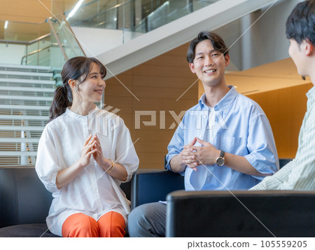 Group work seminar Young men and women having a conversation 105559205