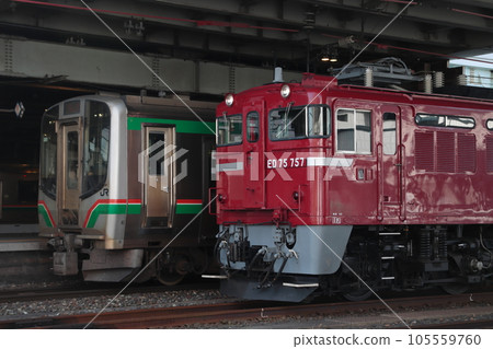 停在JR山形站的ED75電力機車(#757)_2023年4月22日拍攝 停在JR山形站的ED75電力機車(#757)_2023年4月22日拍攝 105559760