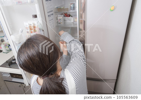 [Housewife taking eggs out of the refrigerator] 105563609