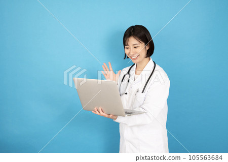Female doctor examining with ZOOM Female doctor examining with ZOOM 105563684