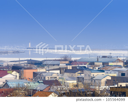 Nemuro Port and surrounding townscape with drift ice / Nemuro, Japan Nemuro Port and surrounding townscape with drift ice / Nemuro, Japan 105564099