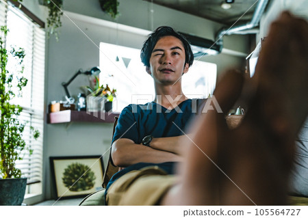 Men's portrait 105564727