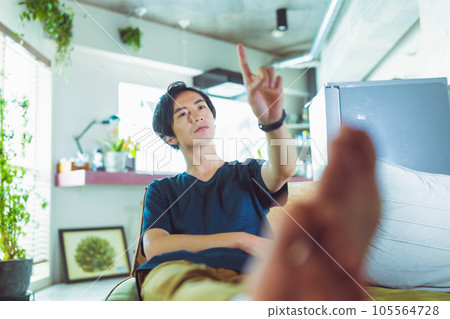 Men's portrait 105564728