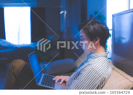 Men's portrait 105564729