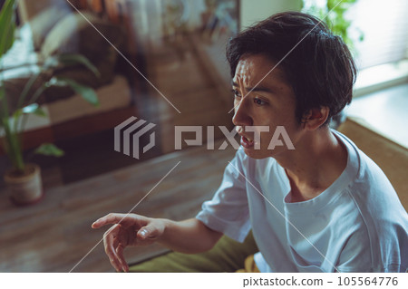 Men's portrait 105564776