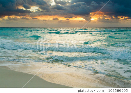 Sunrise over the beach on Caribbean Sea. 105566995