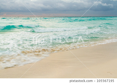 Sunrise over the beach on Caribbean Sea. 105567195