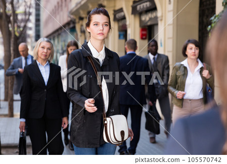 Men and women in business suits 105570742