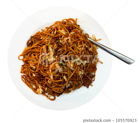 Big portion of chinese style fried noodles with beef meat Big portion of chinese style fried noodles with beef meat 105570923