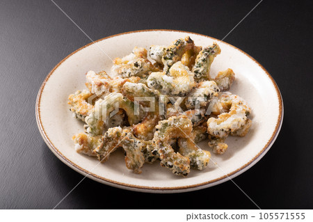 Deep-fried bitter gourd 105571555