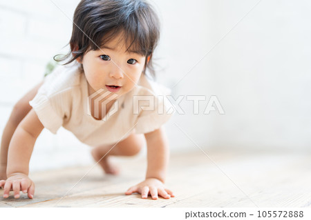 Baby girl crawling 105572888