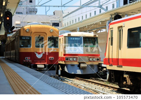 [Toyama Chiho Railway] Type 10030 and Type 16010 (Main Line: Dentetsu Toyama Station) 105573470