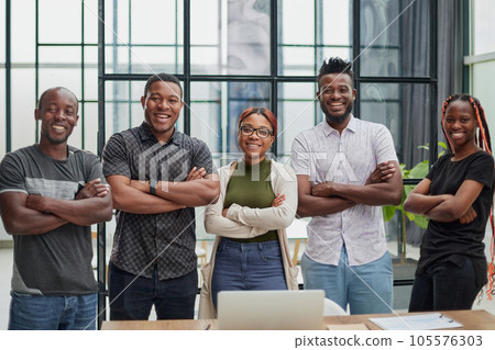 shooting gallery of dark-skinned businessmen sit in the office 105576303