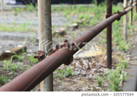 rusty pipe 105577084