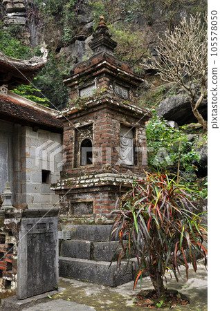 Bich Dong pagoda in Ninh Binh, Vietnam Bich Dong pagoda in Ninh Binh, Vietnam 105578050