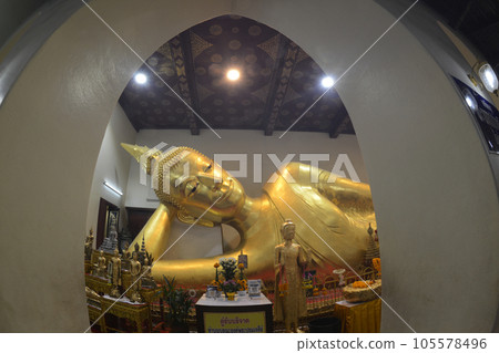 The golden reclining Buddha on a Buddhism Church at Wat Pra Pathom Jedi is a largest Pagoda in Nakhon Pathom Province , Middle of Thailand. 105578496