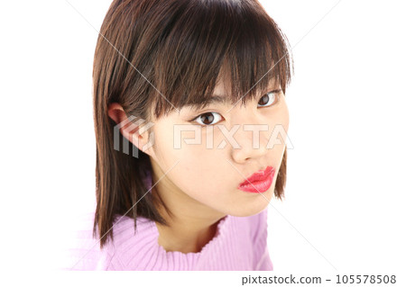 短髮女孩第一次化妝 短髮女孩第一次化妝 105578508