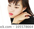 短髮女孩第一次化妝 105578664