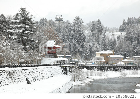 山水小鎮橫手市的雪景,有城堡和鍾樓 山水小鎮橫手市的雪景,有城堡和鍾樓 105580223