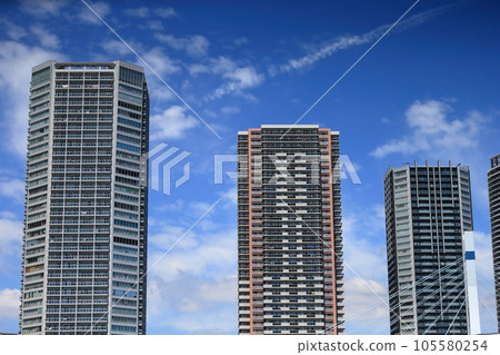 Blue sky and tower apartment 105580254