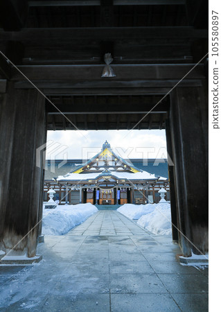 政府指定史蹟：冬季的秋田城遺址護國神社 105580897