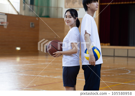 High school boys and girls who work hard at club activities 105580958