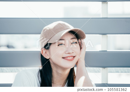 Summer and women 105581362