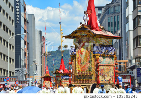 The bustle of Shijo-dori after the Kyoto Gion Festival Yamaboko Junko parade 105582243