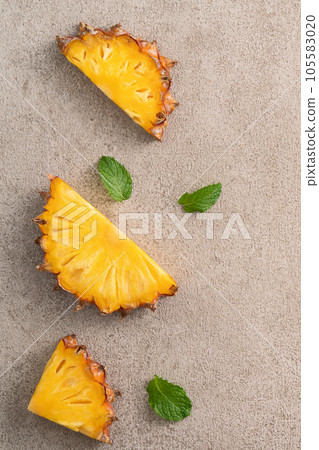 Bromeliad tropical leaves penglai banana background turtle leaf pineapple background パ イ ナ ッ プ ル 105583020