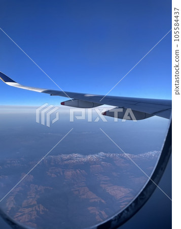 Sky view from the airplane window 105584437