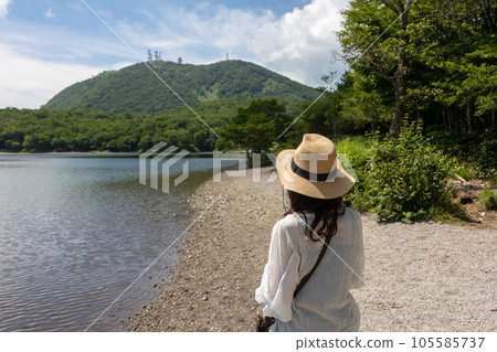 Mt. Akagi in summer Mt. Jizo seen from Konuma and a woman in a straw hat Mt. Akagi in summer Mt. Jizo seen from Konuma and a woman in a straw hat 105585737