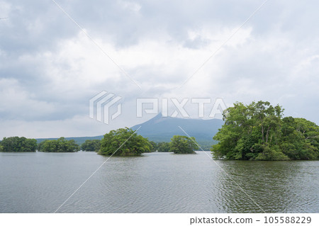 從西大島（大沼國定公園）眺望駒岳 105588229