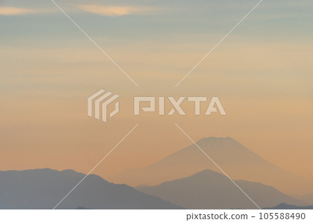 Mt.Fuji in the dusk 105588490