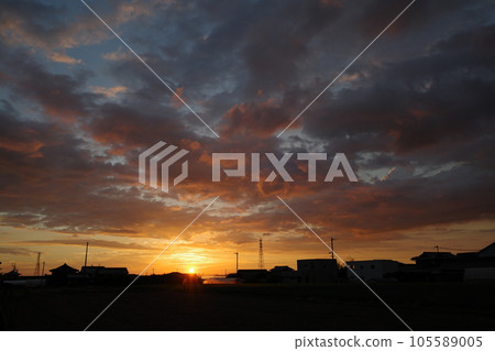 August 4, 19:43: Western Sky, Summer Sunset August 4, 19:43: Western Sky, Summer Sunset 105589005