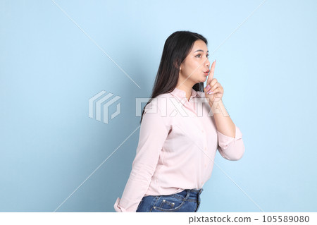 Cute Asain Woman Cute Asain Woman 105589080